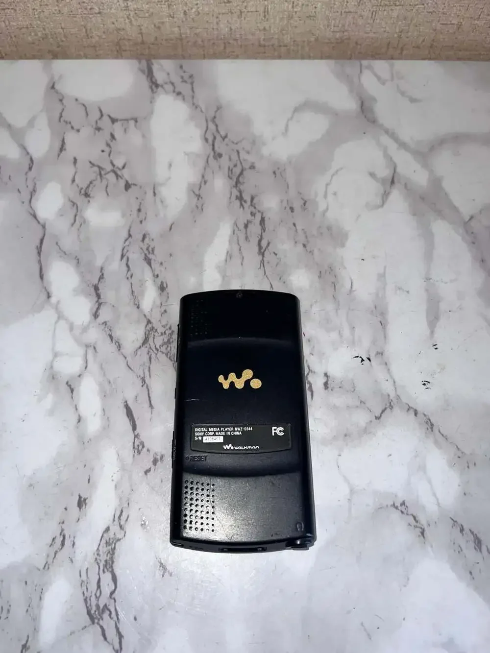 Sony Walkman NWZ-S544 8GB Digital Media MP3 Video Player with Built-in Speakers